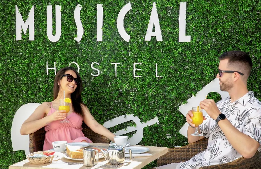 Musical Hostel-1